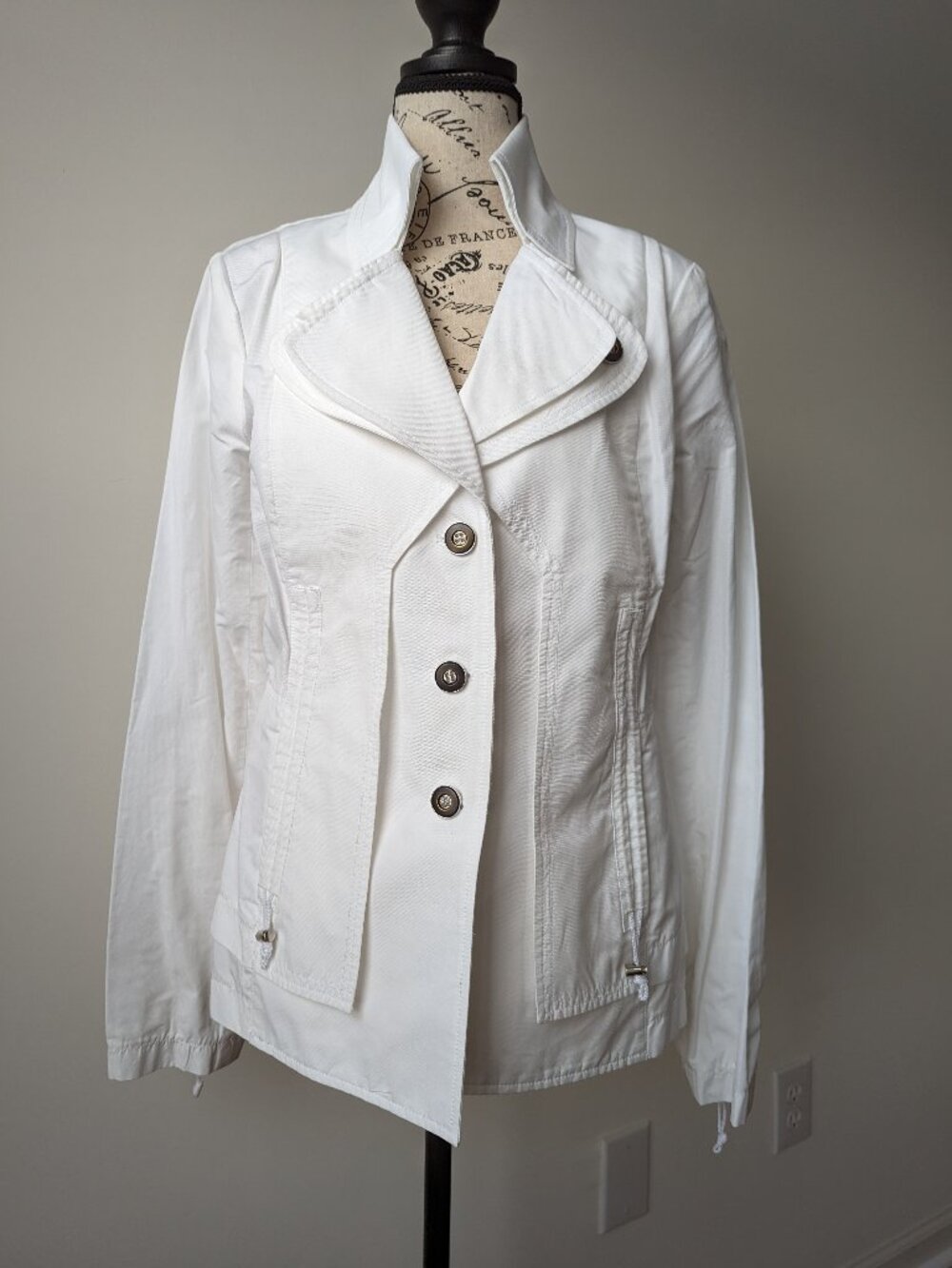 Debbie Shuchat White Jacket Size 8 Lightweight Button Front Waist Detail